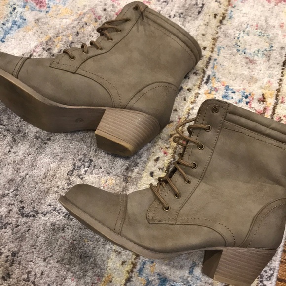 Booties- 9 - Picture 5 of 5